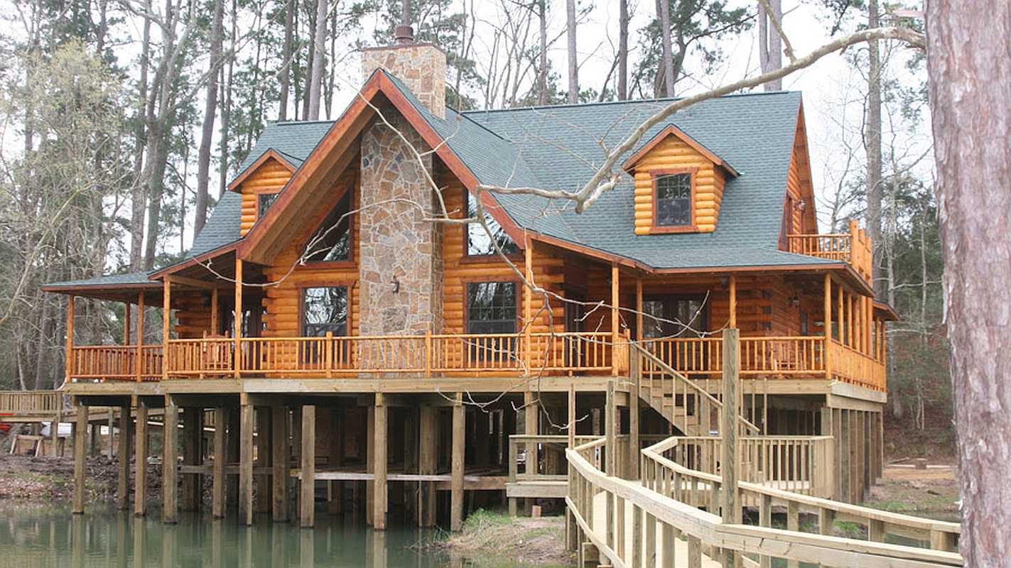 Log Home Exterior - Batonrouge