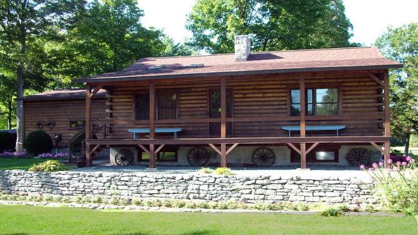 Log Home Exterior Layout - Huntermountain