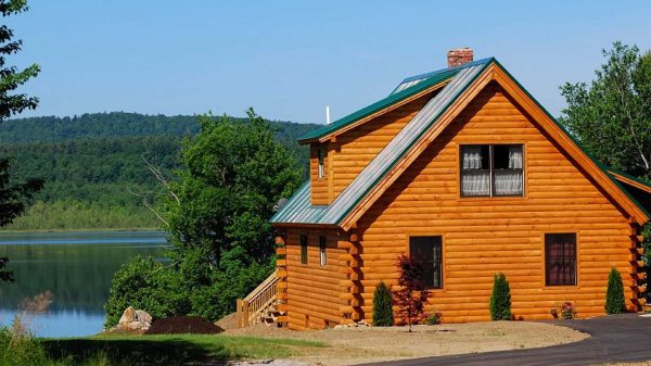 Log Home Exterior Layout - Lakefront