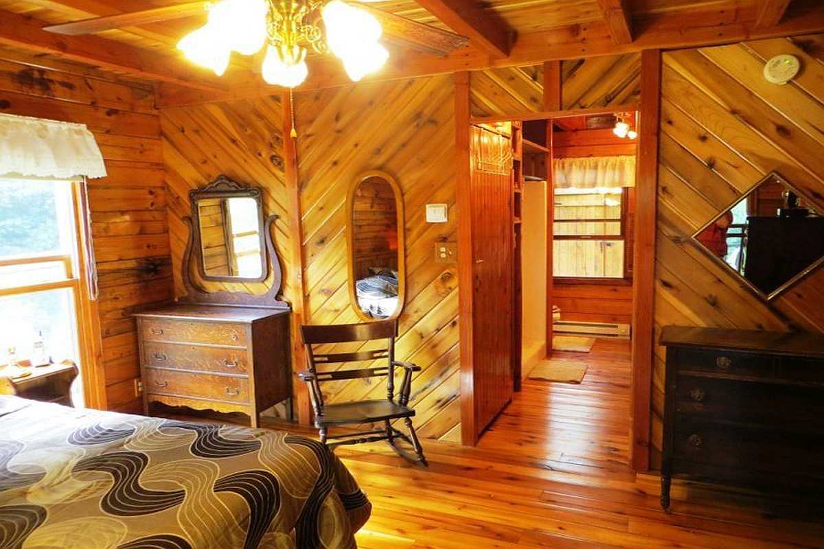 Rustic And Primitive Log Cabin Decor