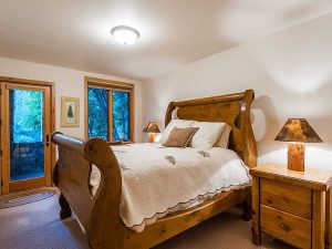 Log Home Bedroom - Pembroke