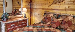 Log Homes Bedroom - Carson