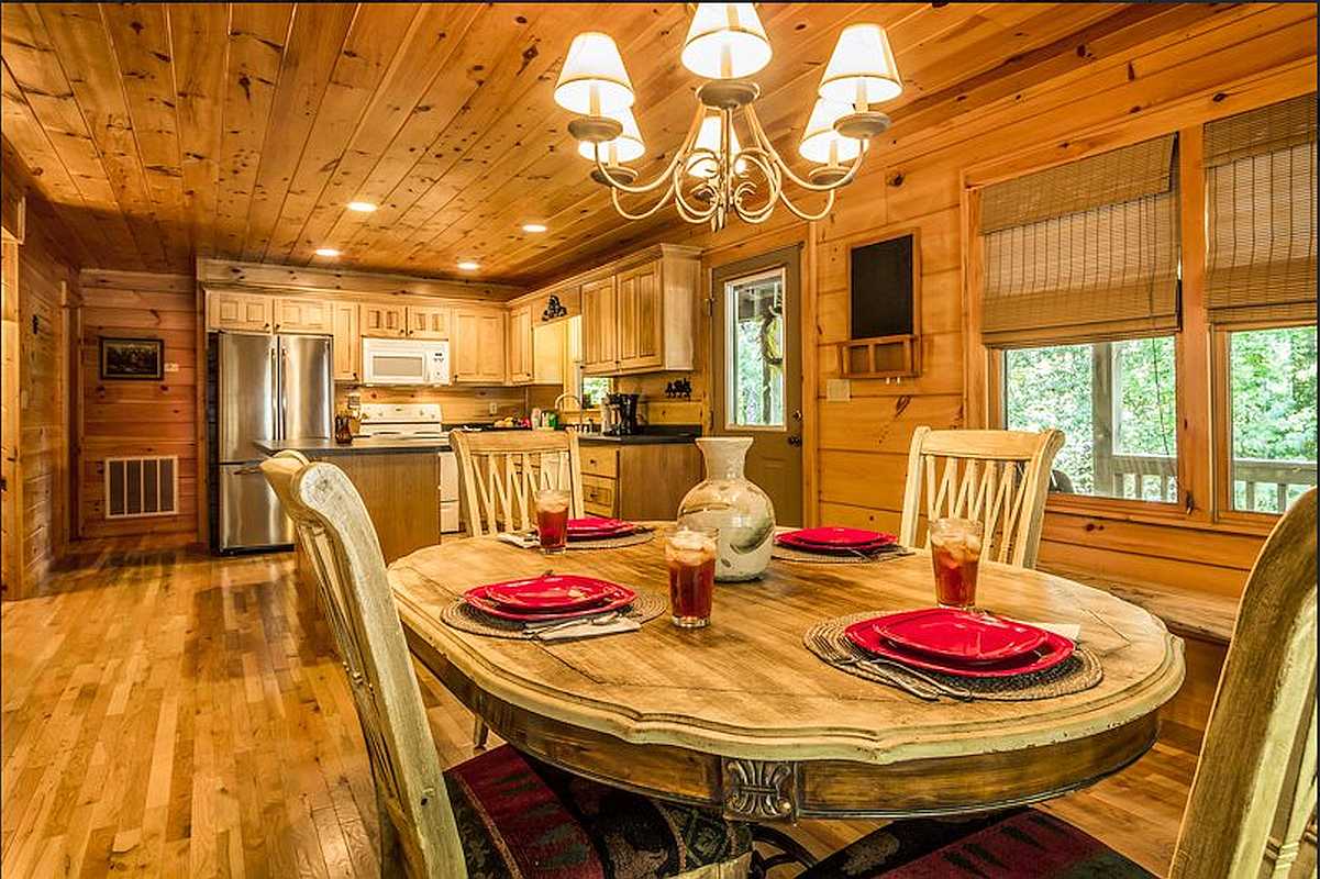 Log Homes Dining with Kitchen - Auburn