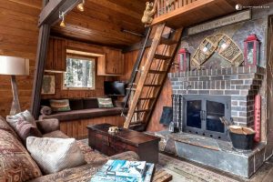 Log Cabin Living Room - Eagles peak