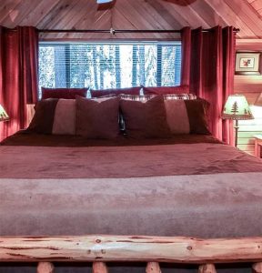 Log Cabin Bedroom - Hiddenvalley