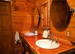 Log Cabin Bathroom - Homestead