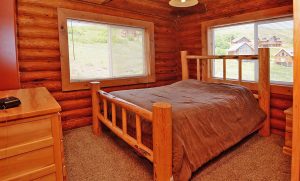 Log Cabin Bedroom - Huron
