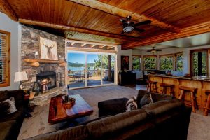 Spacious Living Room with Fireplace - Mountvernon