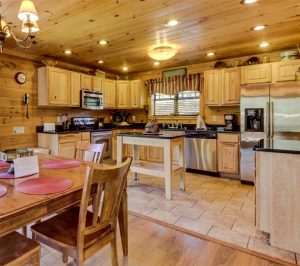 Log Home Open Kitchen - North lake