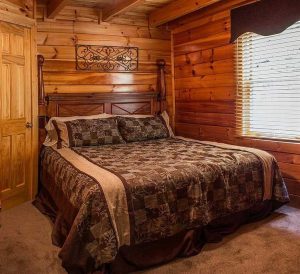 Log Home Bedroom Interior - Sycamoreidge