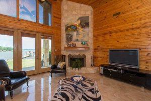 Log Home Living Area - Willow Ridge