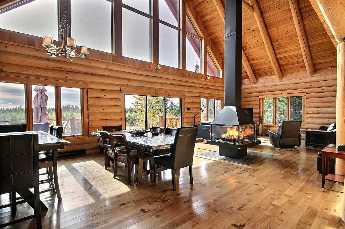 Log Home Living Area - Winchester