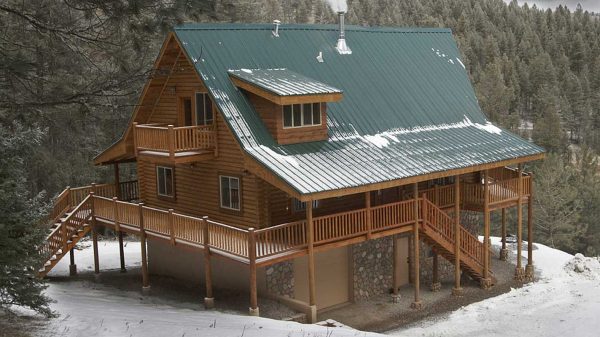 Larkspur log home model by eLoghomes
