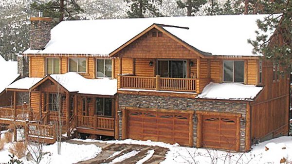 Mount Vernon log home model by eLoghomes with attached garage