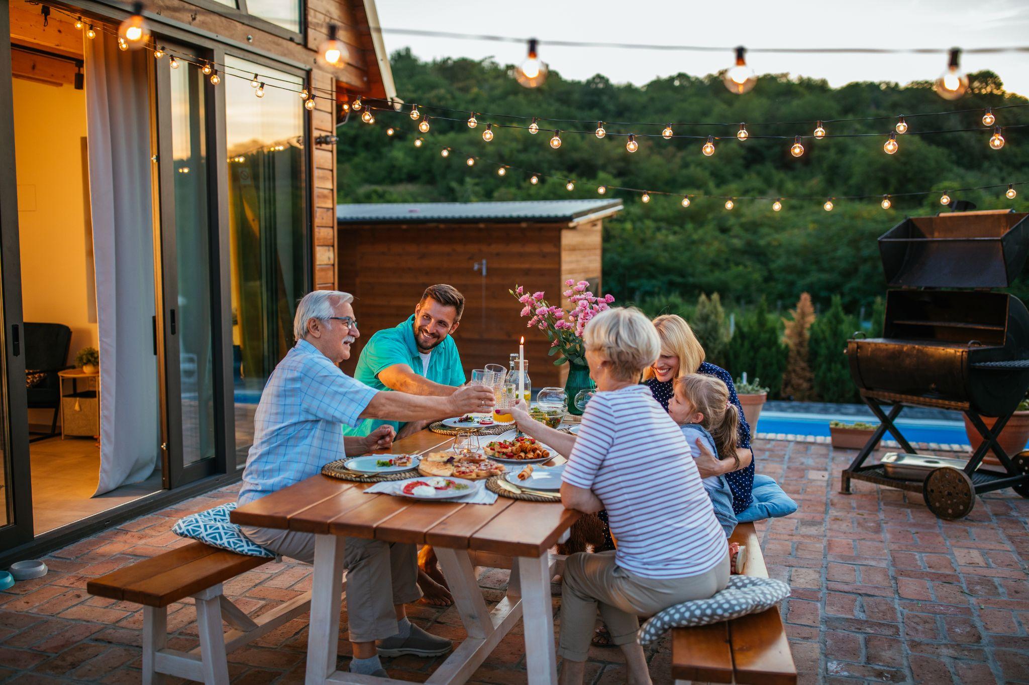 Summer entertaining for log cabin living